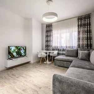 https://luxury-apartment-at-skanderbeg-square.hotels-in-tirana.com